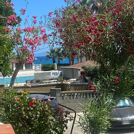 Le Vele Apartment Brolo